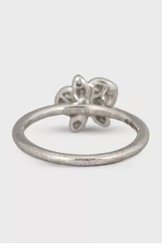 Gold ring with a flower and diamonds
