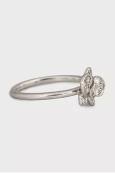 Gold ring with a flower and diamonds