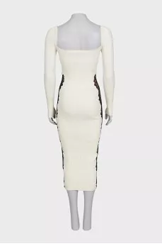 Fitted dress with lace-embellished sleeves