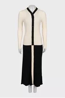 Sleeveless V-neck maxi dress with cape