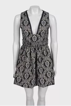 Fitted printed dress with a full skirt