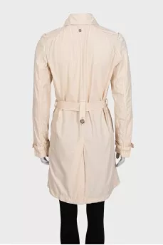 Fitted coat with a zipper