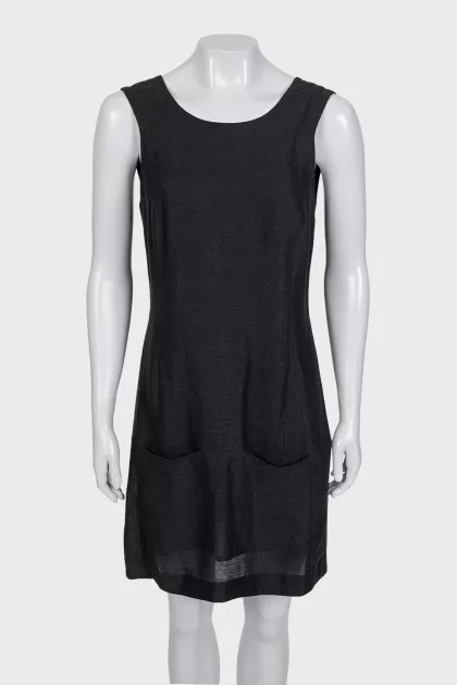 Black sleeveless straight-cut dress