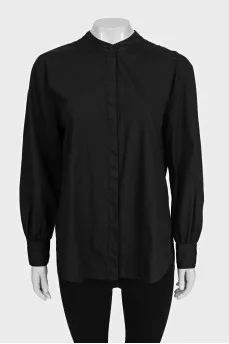Black loose-fitting shirt