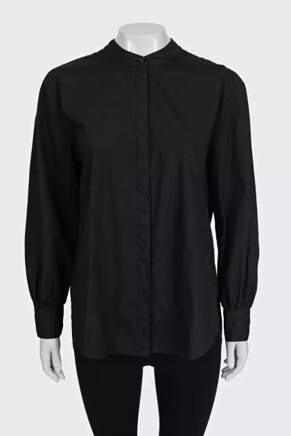 Black loose-fitting shirt