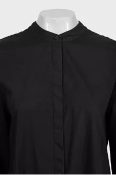 Black loose-fitting shirt