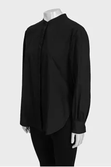 Black loose-fitting shirt