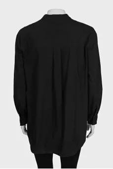 Black loose-fitting shirt
