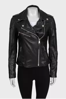 Fitted leather jacket with pockets