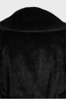 Fitted fur coat with buttons and tag