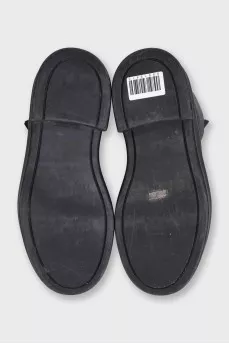 Black leather boots with a zipper
