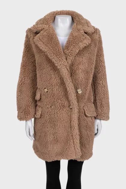 Коричнева шуба тедді на ґудзиках