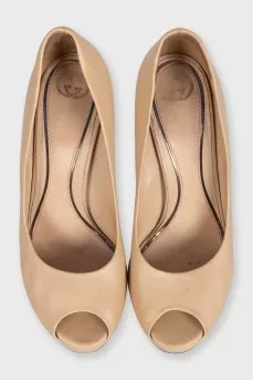 Туфли с открытым носком из бежевой кожи