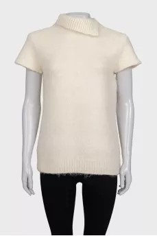 White sweater with short sleeves