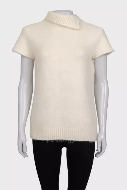 White sweater with short sleeves