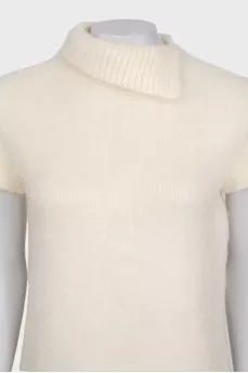 White sweater with short sleeves