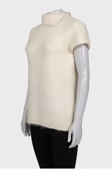 White sweater with short sleeves