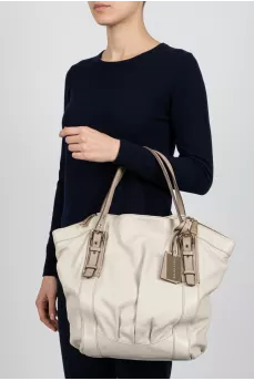 Leather tote bag with magnetic closure