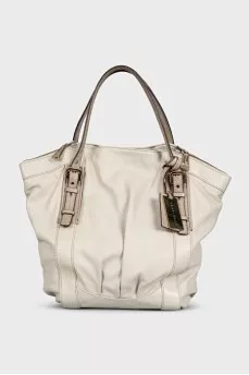Leather tote bag with magnetic closure