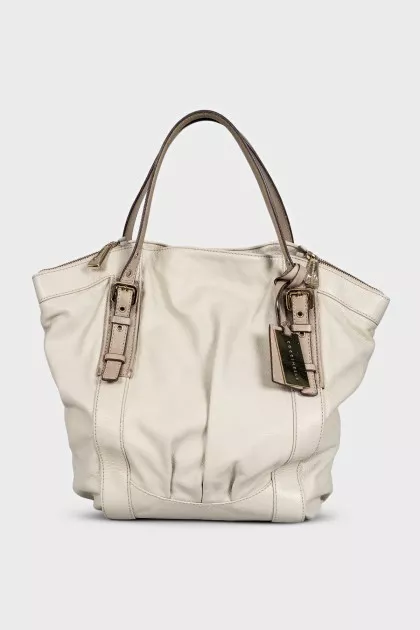 Leather tote bag with magnetic closure