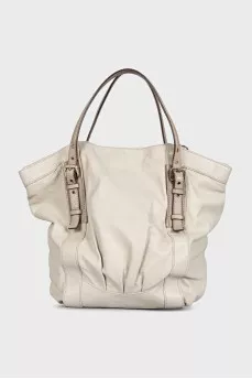 Leather tote bag with magnetic closure