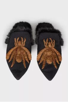 Black point toe sandals with applique
