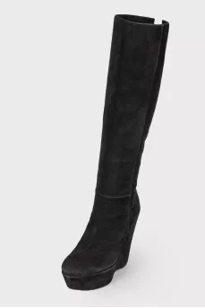 Black boots with wedges