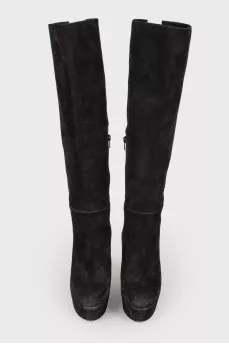Black boots with wedges