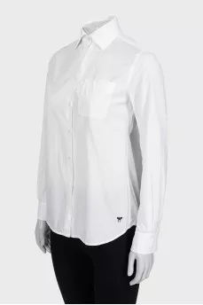 White straight-cut shirt with a pocket