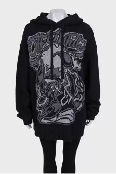 Oversized, elongated hoodie with a printed pattern