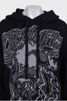 Oversized, elongated hoodie with a printed pattern
