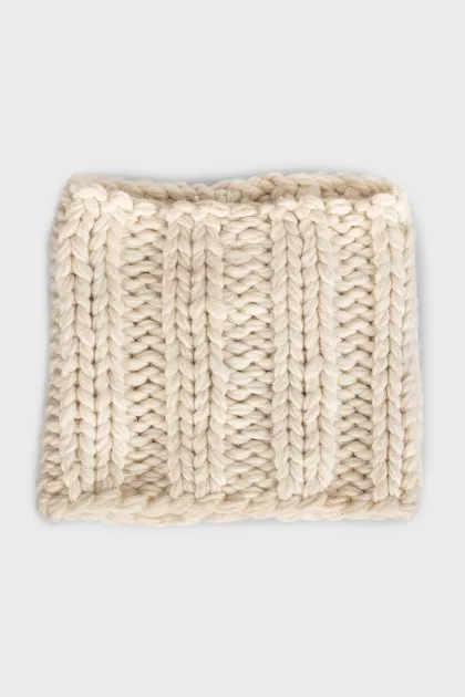 Knitted wool scarf
