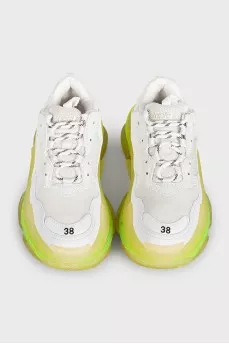 Кросівки з яскравою підошвою Triple S
