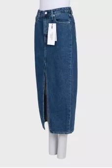 Blue denim skirt with a slit and tag