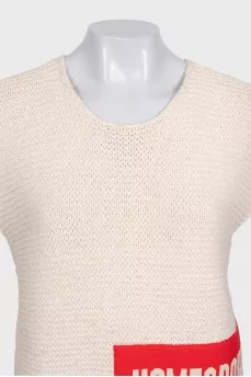 Straight-cut vest with a patch