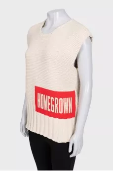 Straight-cut vest with a patch