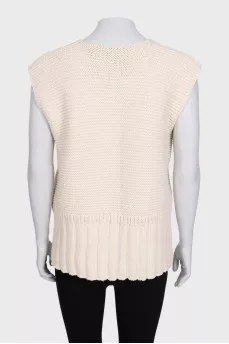 Straight-cut vest with a patch