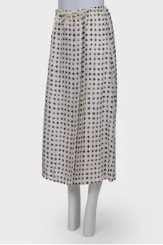 White skirt embellished with black stars, laced up