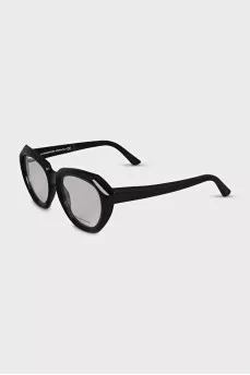 Black glasses with a round frame
