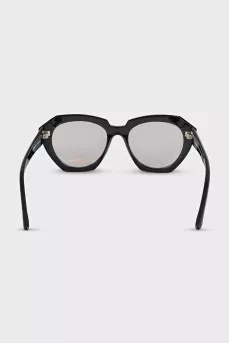 Black glasses with a round frame