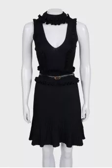 A fitted dress decorated with ruffles
