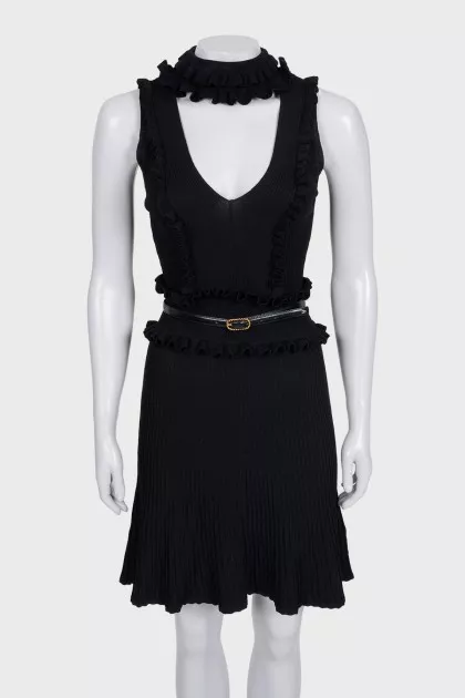 A fitted dress decorated with ruffles