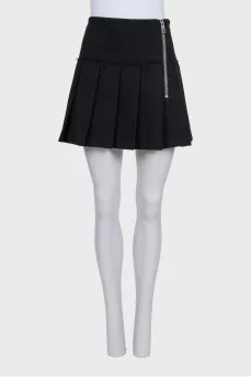 Mini skirt with large pleats