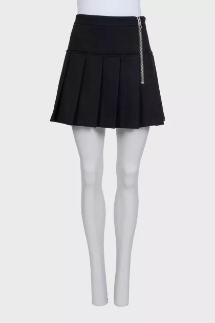 Mini skirt with large pleats