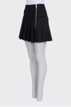 Mini skirt with large pleats