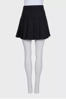 Mini skirt with large pleats
