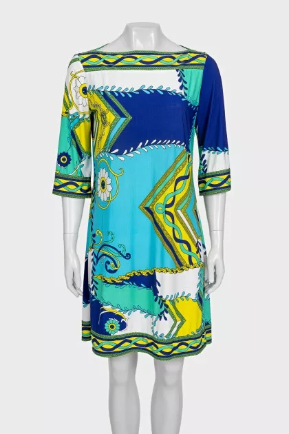 Straight dress in a bright print