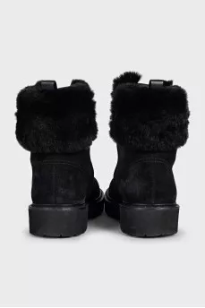 Black suede boots with fur
