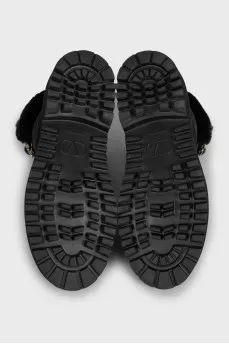 Black suede boots with fur