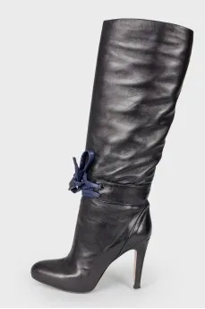 High boots with blue lacing
